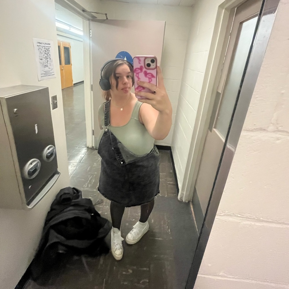 IN NEED OF A STYLIST!!